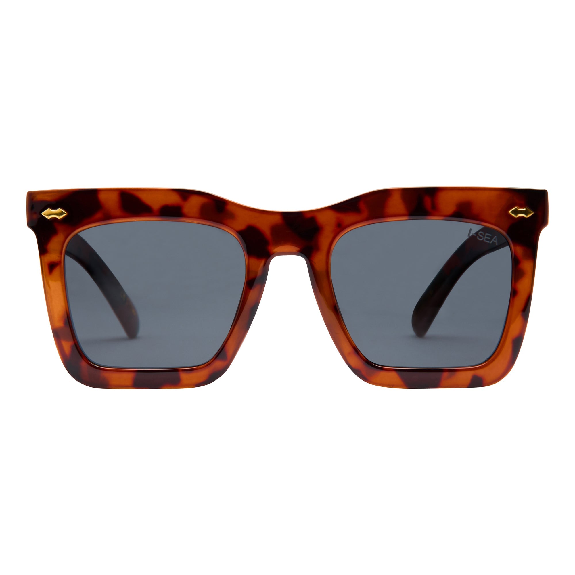 Tortoiseshell sunglasses with dark lenses on a white background.
TORT / SMOKE POLARIZED LENS