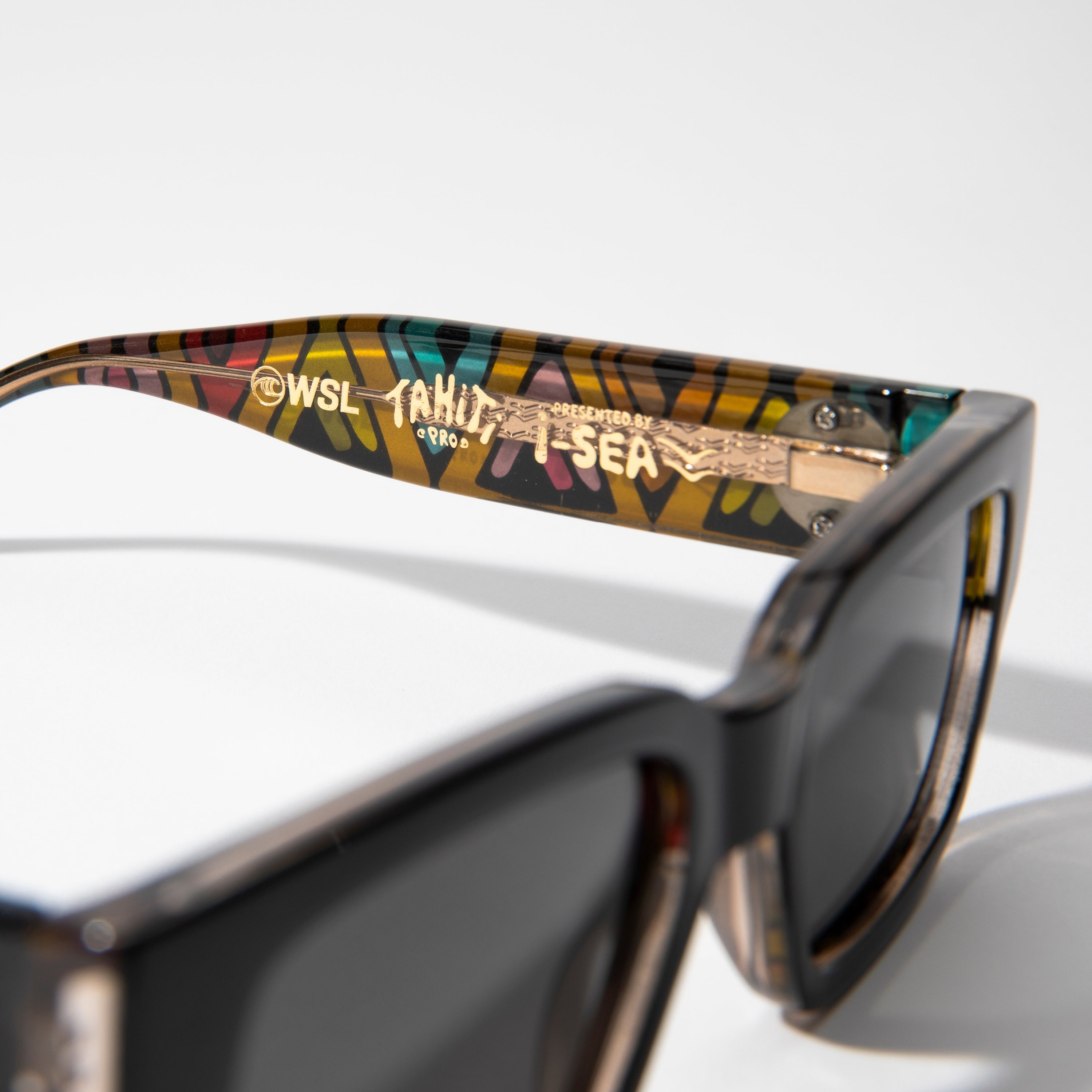 Sunglasses with a colorful frame and brand logo on a white background.
TAHITI PRO / SMOKE POLARIZED LENS