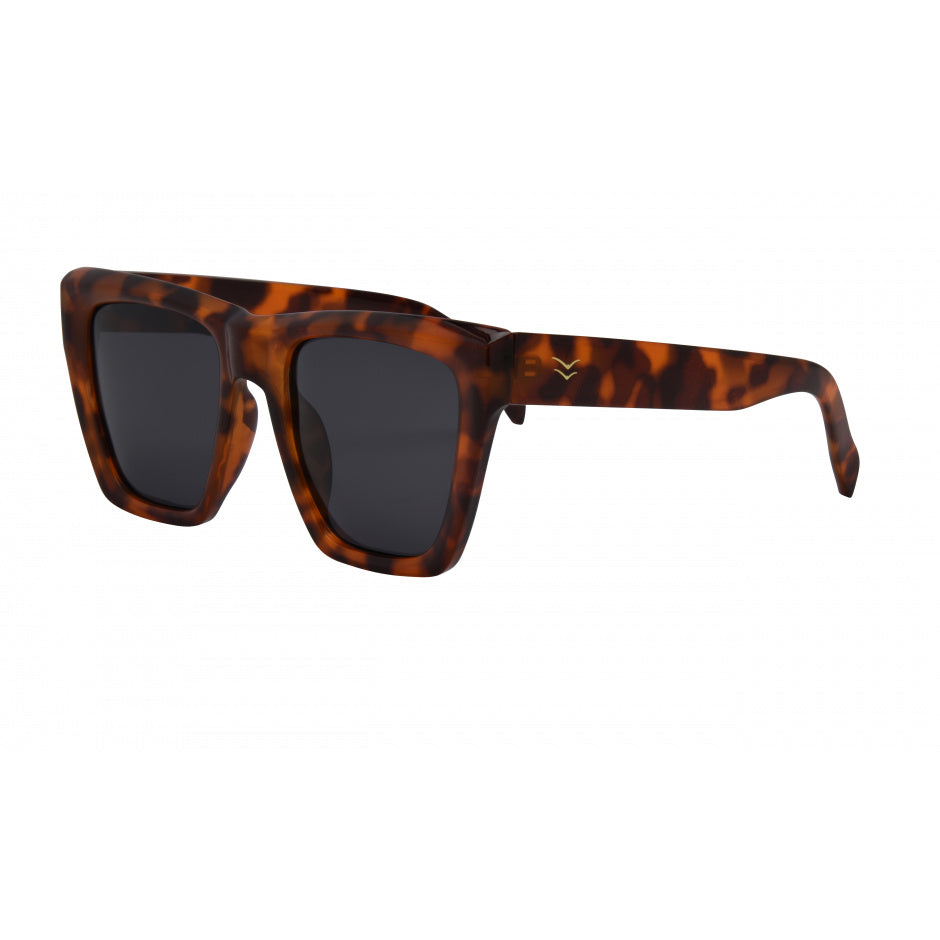 Sunglasses with tortoiseshell frame and dark lenses on a white background.
TORT / SMOKE POLARIZED LENS