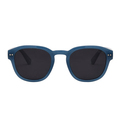 Blue sunglasses with dark lenses on a white background.
OCEAN / SMOKE POLARIZED LENS