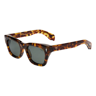 Tortoiseshell sunglasses with dark lenses on a white background.
TORT / GREEN POLARIZED LENS