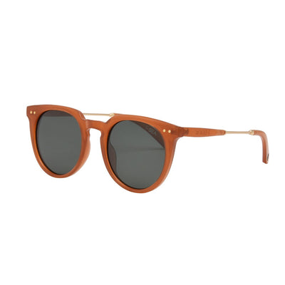 Brown sunglasses with dark lenses on a white background.
MAPLE / GREEN POLARIZED LENS