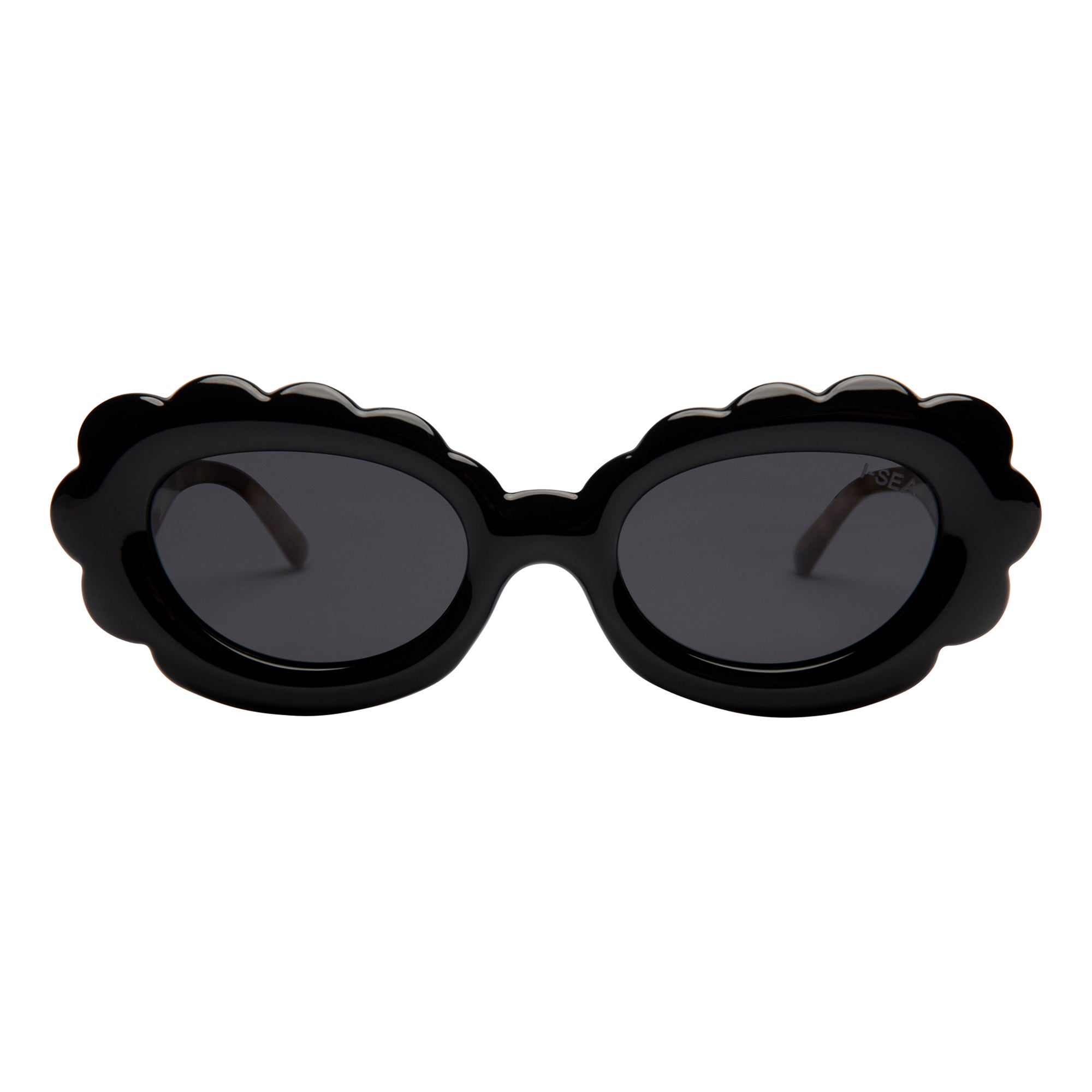 Black sunglasses with scalloped edges on a white background.
BLACKBERRY / SMOKE POLARIZED LENS