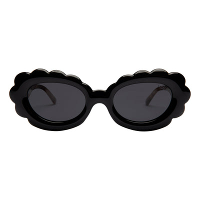 Black sunglasses with scalloped edges on a white background.
BLACKBERRY / SMOKE POLARIZED LENS
