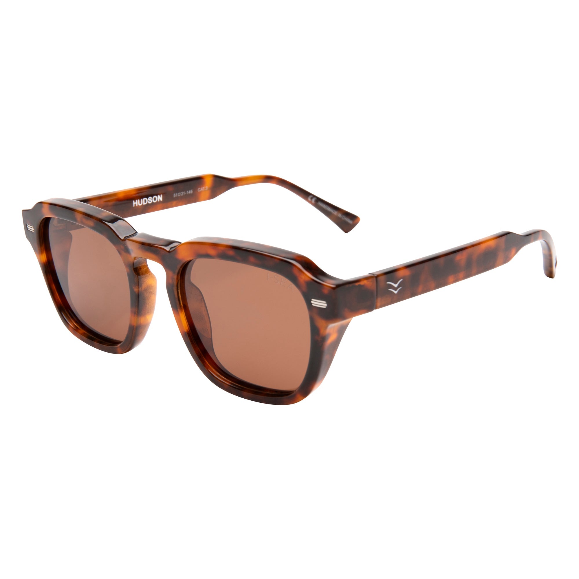 Tortoiseshell sunglasses with brown lenses on a white background.
TORT / BROWN POLARIZED LENS