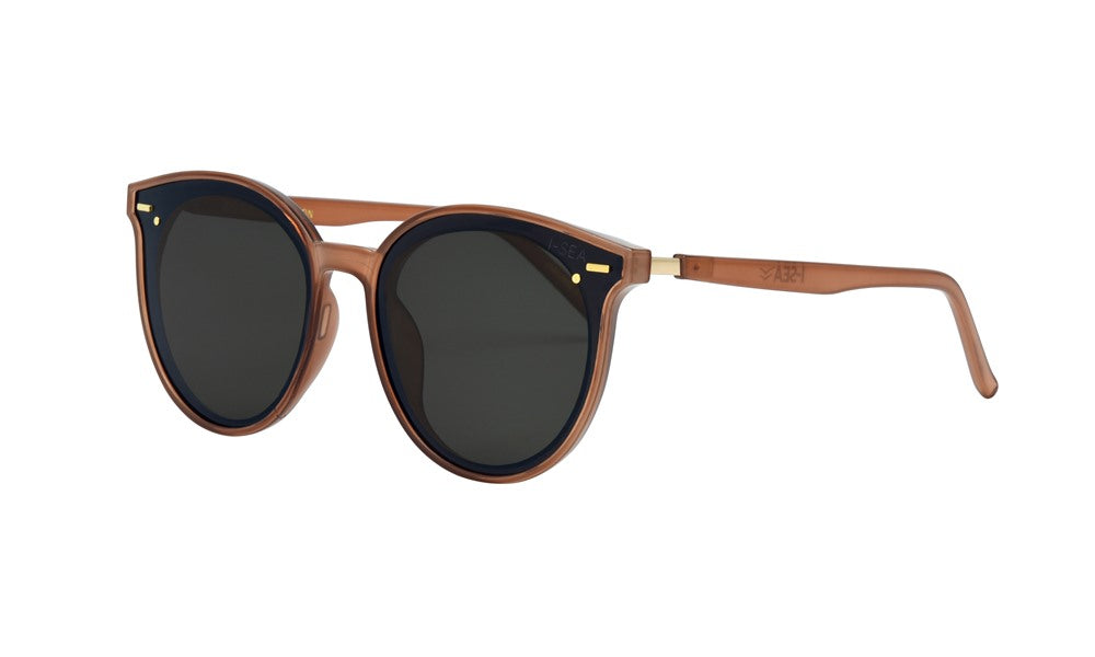 Sunglasses with brown frame and dark lenses on a white background.
MAPLE / GREEN POLARIZED LENS