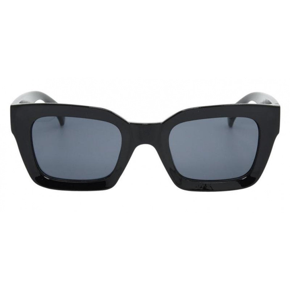 Black sunglasses with gray lenses on a white background.
BLACK / SMOKE POLARIZED LENS