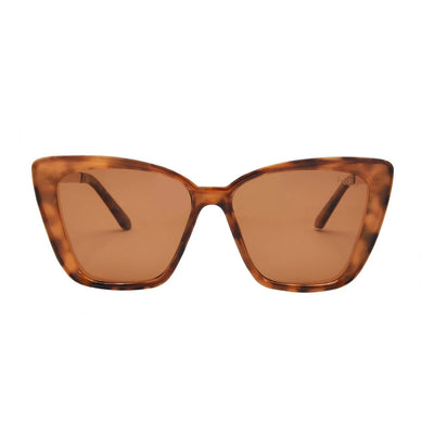 Tortoiseshell sunglasses with brown lenses on a white background.
TORT / BROWN POLARIZED LENS