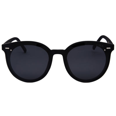 Black sunglasses with dark lenses on a white background.
BLACK / SMOKE POLARIZED LENS